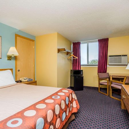 Super 8 By Wyndham Fergus Falls Екстер'єр фото