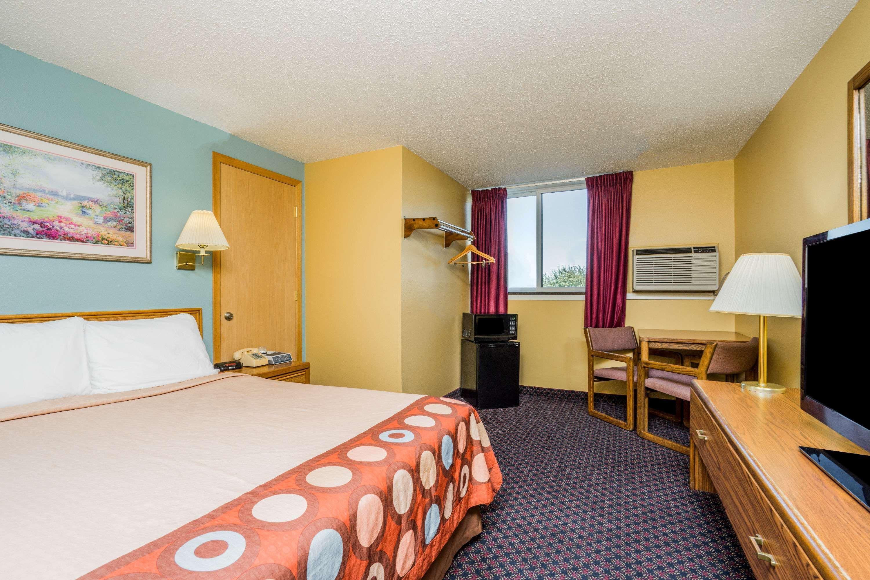Super 8 By Wyndham Fergus Falls Екстер'єр фото