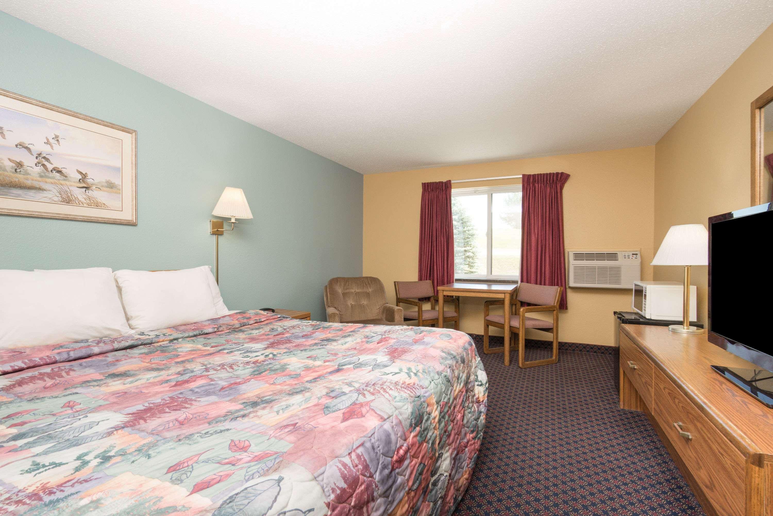 Super 8 By Wyndham Fergus Falls Екстер'єр фото